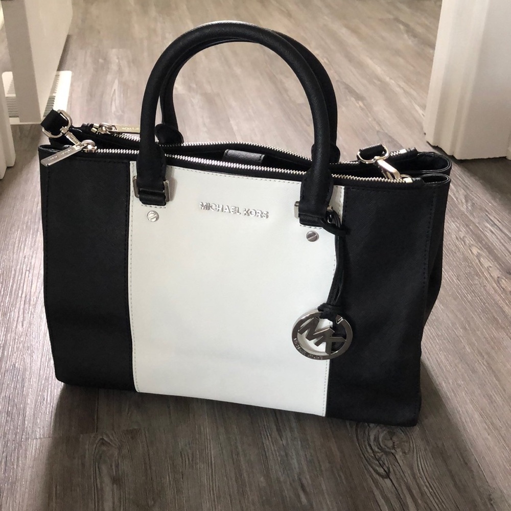 Micheal Kors Purse